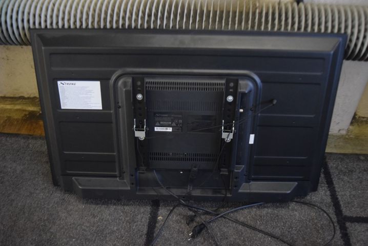 571690-4 32 "TV Strong SRT 32HZ4003N - demo