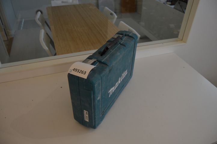 493263-6 Nail gun Makita 6842