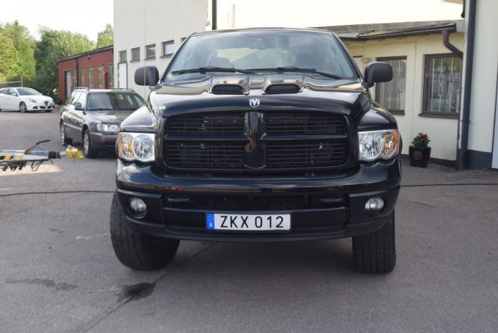 591679-3 Dodge Ram 2500 Heavy Duty 4x4 5.9L Cummins diesel 305 hp (14500 miles) -2004