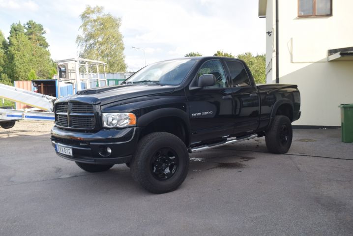 591679-8 Dodge Ram 2500 Heavy Duty 4x4 5.9L Cummins diesel 305 hp (14500 miles) -2004