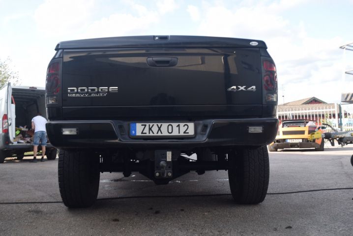 591679-5 Dodge Ram 2500 Heavy Duty 4x4 5.9L Cummins diesel 305 hp (14500 miles) -2004