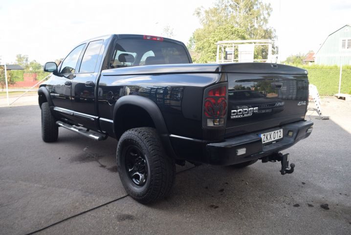 591679-6 Dodge Ram 2500 Heavy Duty 4x4 5.9L Cummins diesel 305 hp (14500 miles) -2004