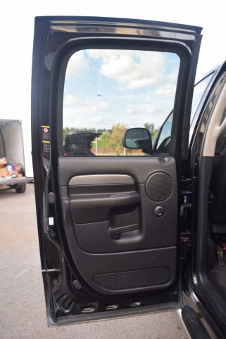 591679-22 Dodge Ram 2500 Heavy Duty 4x4 5.9L Cummins diesel 305 hp (14500 miles) -2004