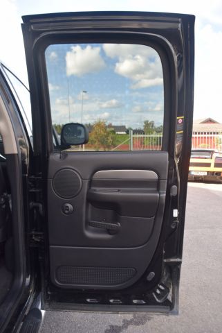 591679-24 Dodge Ram 2500 Heavy Duty 4x4 5.9L Cummins diesel 305 hp (14500 miles) -2004