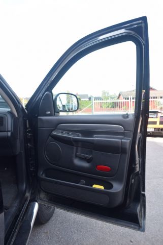 591679-11 Dodge Ram 2500 Heavy Duty 4x4 5.9L Cummins diesel 305 hp (14500 miles) -2004