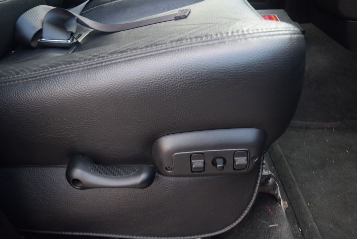 591679-18 Dodge Ram 2500 Heavy Duty 4x4 5.9L Cummins diesel 305 hp (14500 miles) -2004