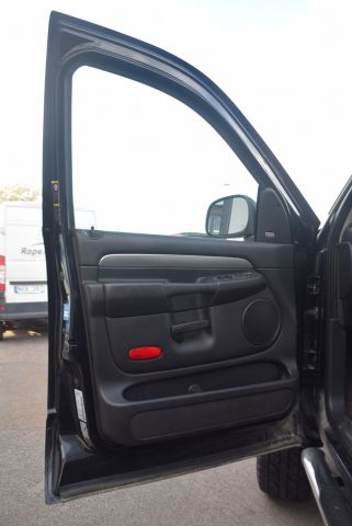 591679-9 Dodge Ram 2500 Heavy Duty 4x4 5.9L Cummins diesel 305 hp (14500 miles) -2004