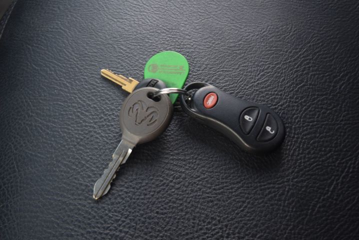 591679-40 Dodge Ram 2500 Heavy Duty 4x4 5.9L Cummins diesel 305 hp (14500 miles) -2004