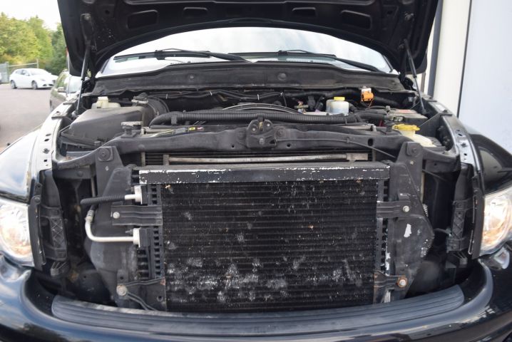 591679-33 Dodge Ram 2500 Heavy Duty 4x4 5.9L Cummins diesel 305 hp (14500 miles) -2004