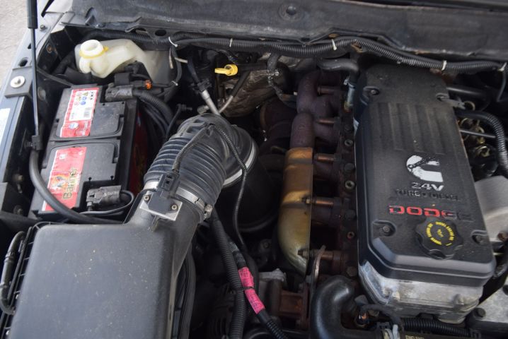 591679-35 Dodge Ram 2500 Heavy Duty 4x4 5.9L Cummins diesel 305 hp (14500 miles) -2004