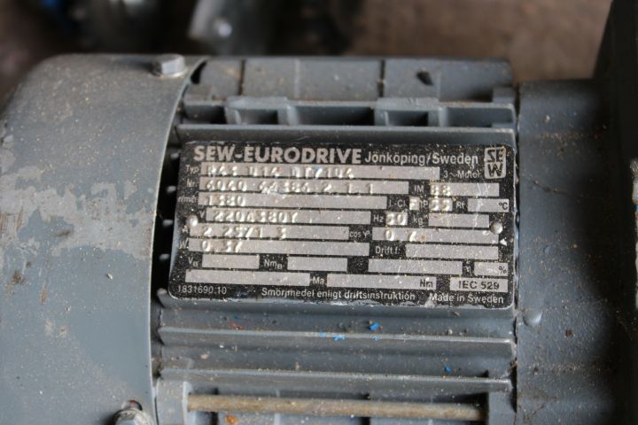 558257-4 Compressor, vacuum cleaner and electric motor