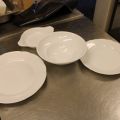 553314-10 Porslin och glas för restaurang: Tallrikar, djupa tallrikar, skålar, glas och bestick
