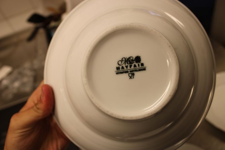 553314-12 Porslin och glas för restaurang: Tallrikar, djupa tallrikar, skålar, glas och bestick