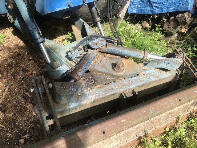 591911-12 Ford County 774L tractor (1982)