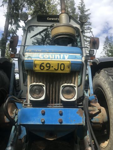 591911-14 Ford County 774L tractor (1982)