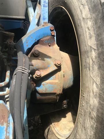 591911-16 Ford County 774L tractor (1982)