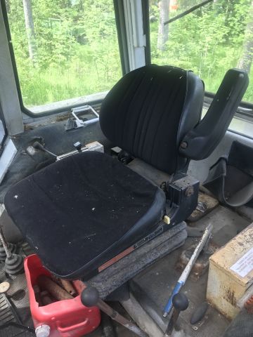 591911-19 Ford County 774L tractor (1982)