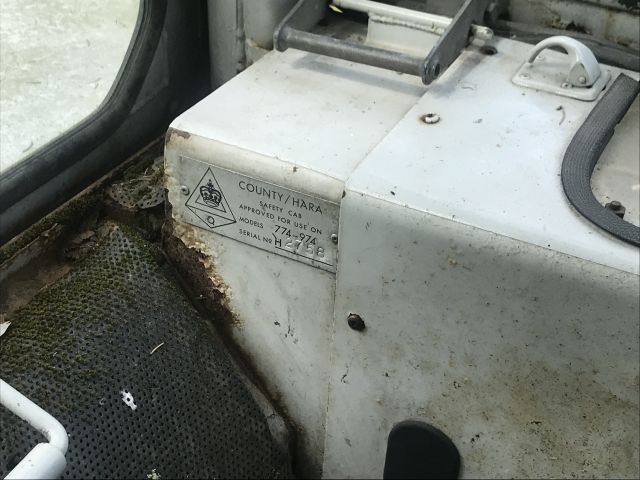 591911-20 Ford County 774L tractor (1982)