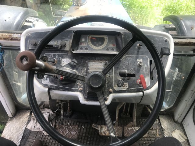 591911-24 Ford County 774L tractor (1982)