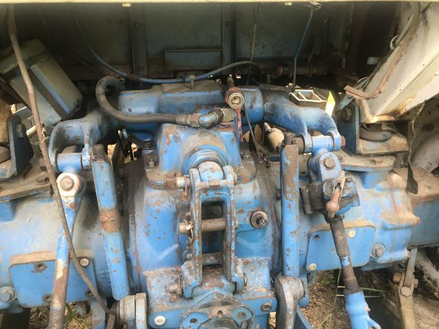 591911-30 Ford County 774L tractor (1982)