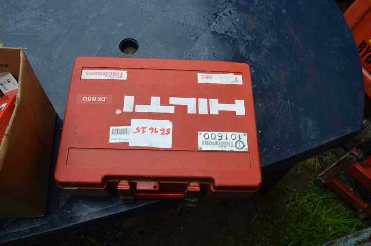 569625-2 Hilti DX 650 bolt gun with cartridges