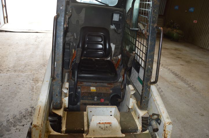 569681-12 Bobcat 463 -2004
