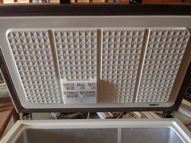 577104-5 Older freezer Philips