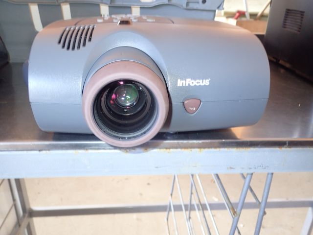 577121-3 Projector Infocus LP755