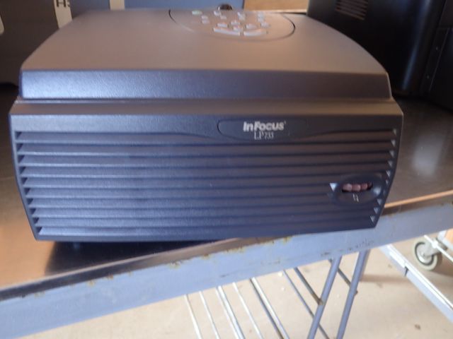 577121-6 Projector Infocus LP755