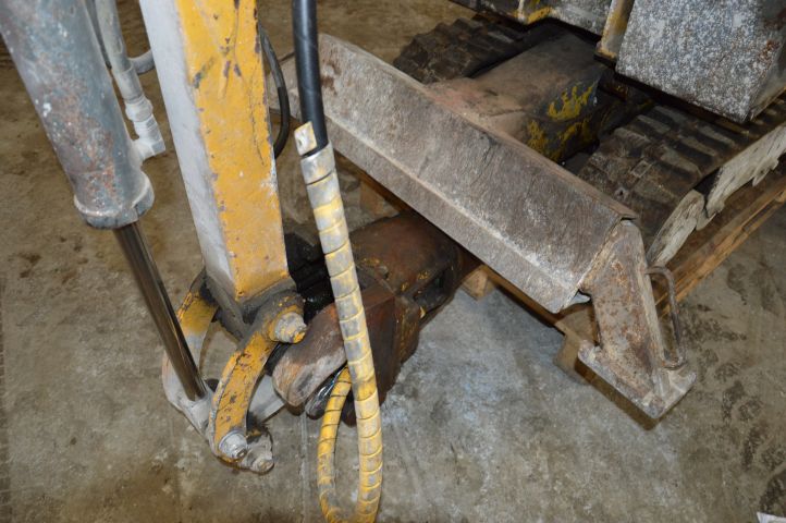 569690-12 Brokk 100