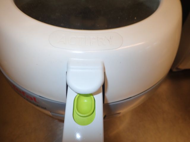 467110-5 Tefal Airfryer and Bosch meat grinder