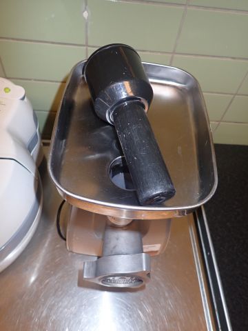 467110-8 Tefal Airfryer and Bosch meat grinder