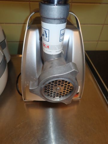 467110-11 Tefal Airfryer and Bosch meat grinder