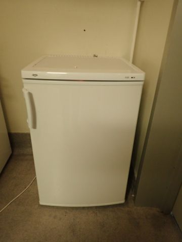 467124-1 Frysskåp UPO