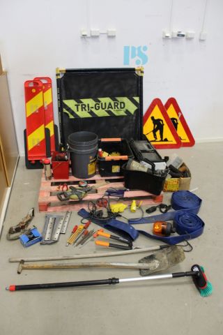588903-1 Plant accessories, signs, tools, sack trolleys, Hultafors and more