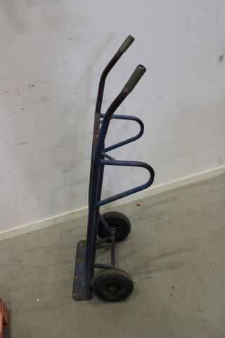 588903-18 Plant accessories, signs, tools, sack trolleys, Hultafors and more