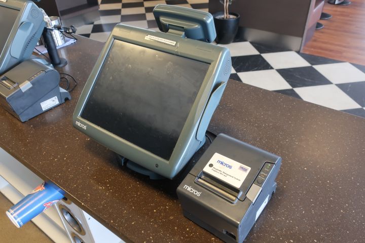 580649-2 Checkout line MICROS, 4 cash registers with drawers, receipt printer, 3 kitchen screens and server