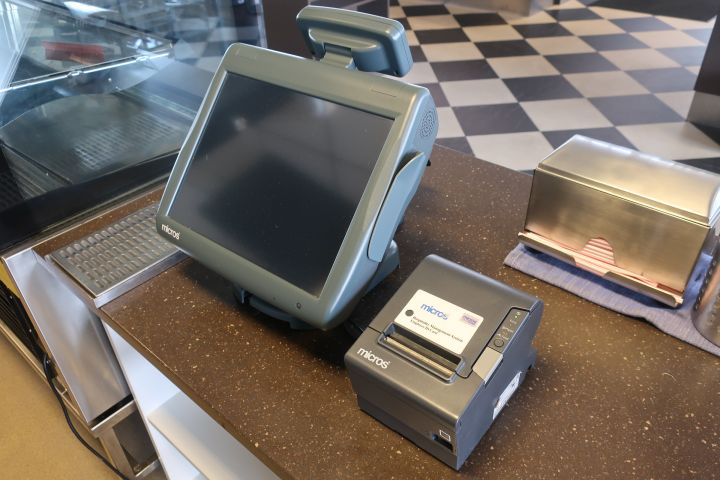 580649-4 Checkout line MICROS, 4 cash registers with drawers, receipt printer, 3 kitchen screens and server