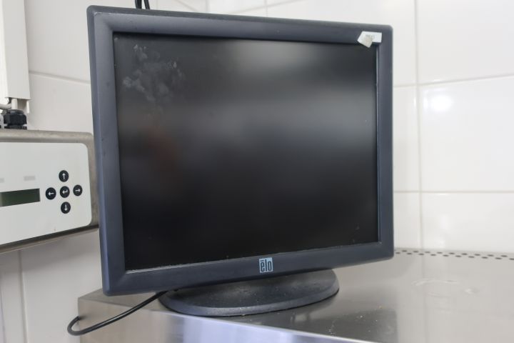 580649-20 Checkout line MICROS, 4 cash registers with drawers, receipt printer, 3 kitchen screens and server