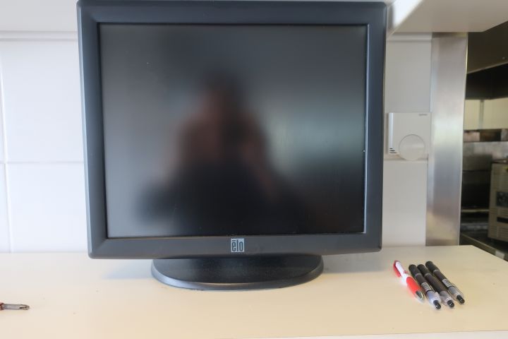 580649-21 Checkout line MICROS, 4 cash registers with drawers, receipt printer, 3 kitchen screens and server