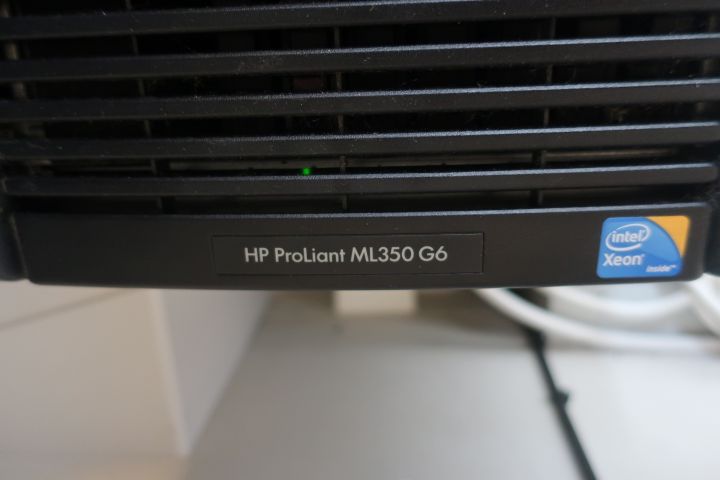 580649-24 Checkout line MICROS, 4 cash registers with drawers, receipt printer, 3 kitchen screens and server