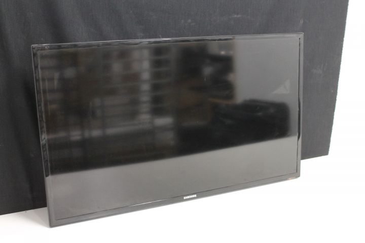 551237-2 Samsung TV 40 ”LH40MDC