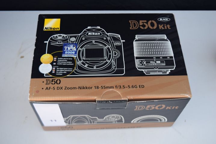 519318-10 Nikon D50, lens Sigma 55-200 mm + camera case Lowepro