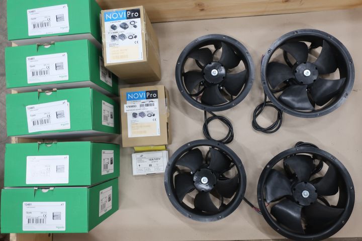 592886-1 Sortiment med elartiklar