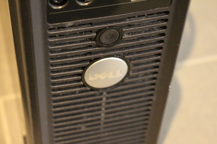 550357-3 2 desktop computers Dell Optiplex GX620 with 3 keyboards