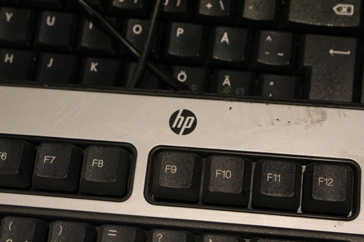 550357-6 2 desktop computers Dell Optiplex GX620 with 3 keyboards