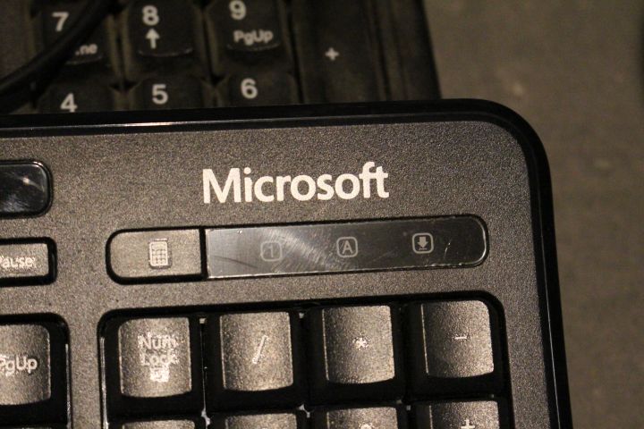 550357-7 2 desktop computers Dell Optiplex GX620 with 3 keyboards