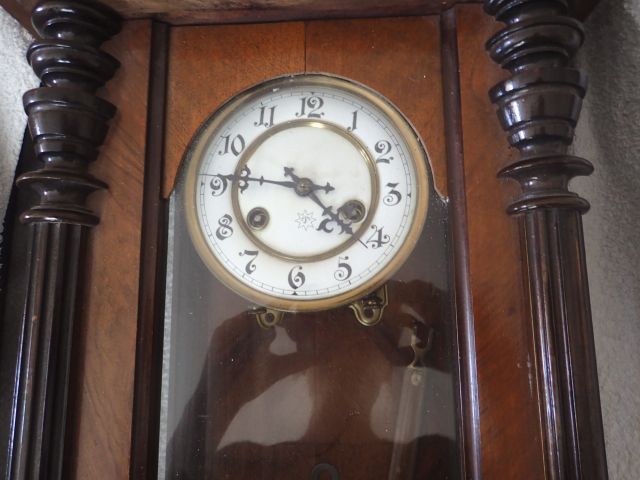 577274-6 Väggur med pendel