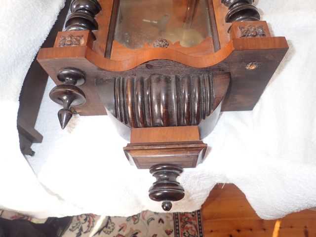 577274-8 Väggur med pendel