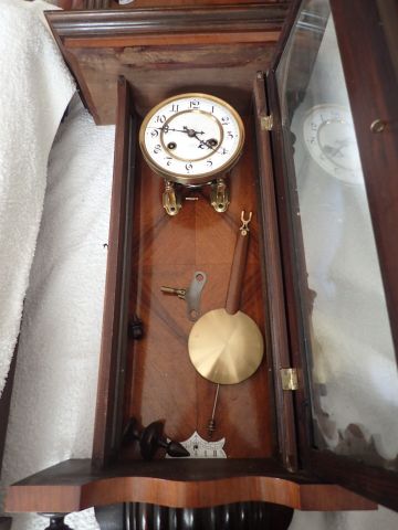 577274-9 Väggur med pendel